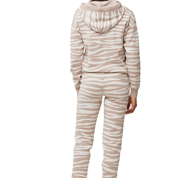 Soia & Kyo Verona Sustainable Zebra Print Sweatpants (Medium) & Hoodie (Small) - Picture 8 of 8